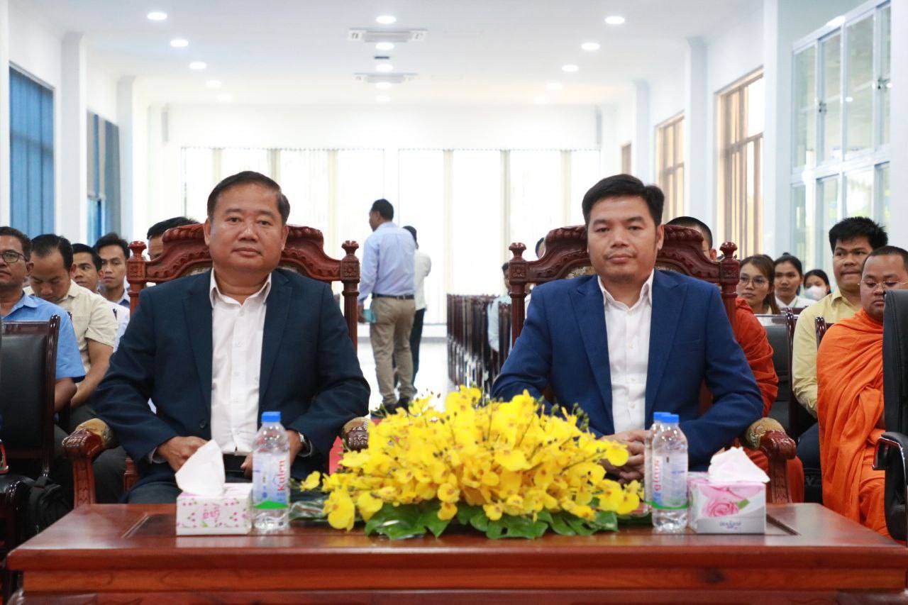 សិក្ខាសាលាស្ដីអំពី "ការពង្រឹងសមត្ថភាពលើវិធីសាស្រ្ដស្រាវជ្រាវ" បទបង្ហាញដោយលោក សាស្រ្តាចារ្យបណ្ឌិត ហេង គ្រេង